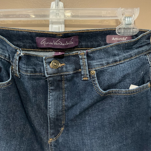 Gloria Vanderbilt Blue jeans. Size 8, straight cut - Picture 3 of 6